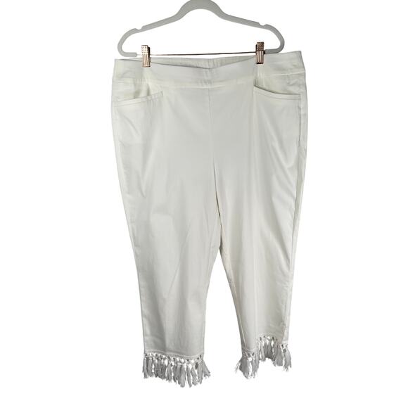 Chico's Pants 3 / US 16 White Brigette Fringe Hem Slim Crops Slimming Panel - Picture 1 of 11